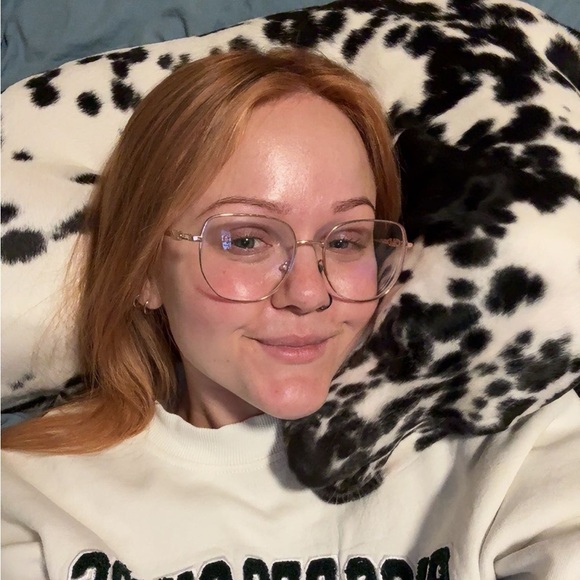 Meet your Posher, Hannah - Picture 2 of 4